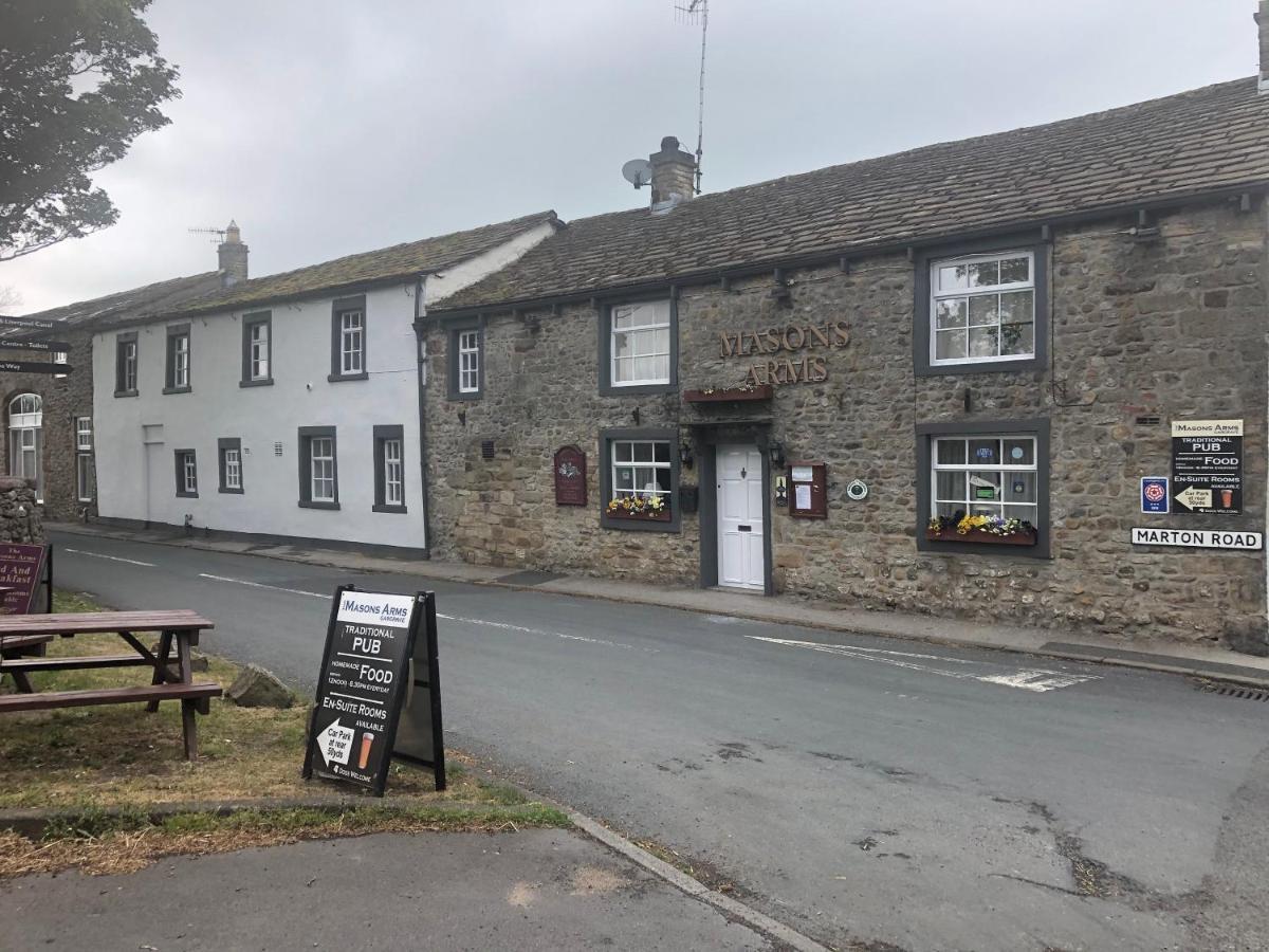 Masons Arms Hotel Gargrave Exterior photo